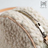    2.8 duepuntootto Mini Margaret Boucle Wool Round Bag runde Leckerlitasche mit Reissverschluss