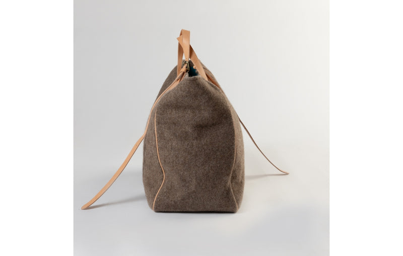    2.8 duepuntootto margaret weekender recycled wool grosse reisetasche mit hund