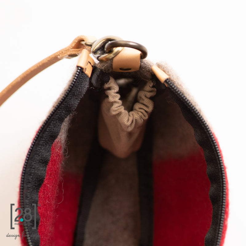 2.8 duepuntootto mini inge wool pochette natural red kleine handtasche mit kotbeutelspender