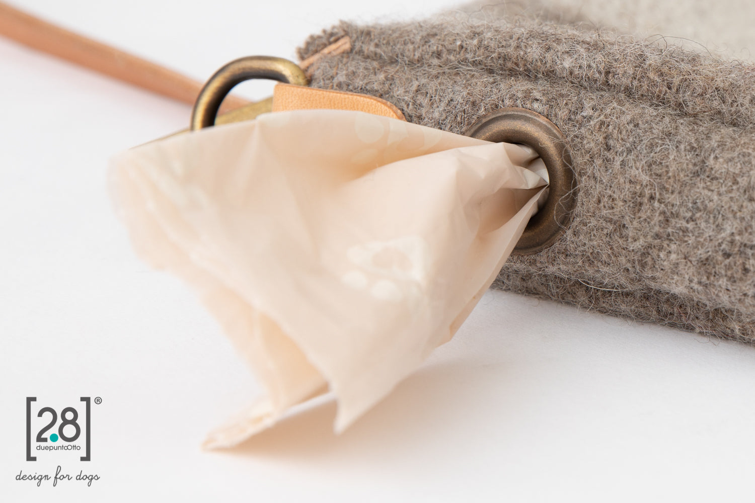 2.8 duepuntootto mini inge wool pochette natural white handtasche mit kotbeutelspender