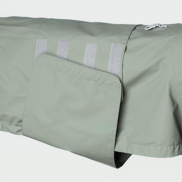 Cloud7 Hunderegenmantel Hamburg Thyme Green Hundemantel mit Bauchschutz
